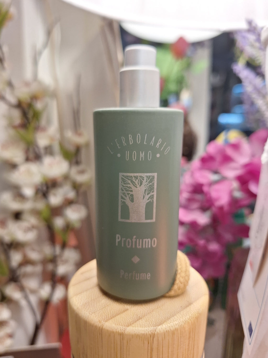 Profumo L'Erbolario Uomo
Fragranza maschile dalle note fresche e tonificanti

Formato: 100 ml