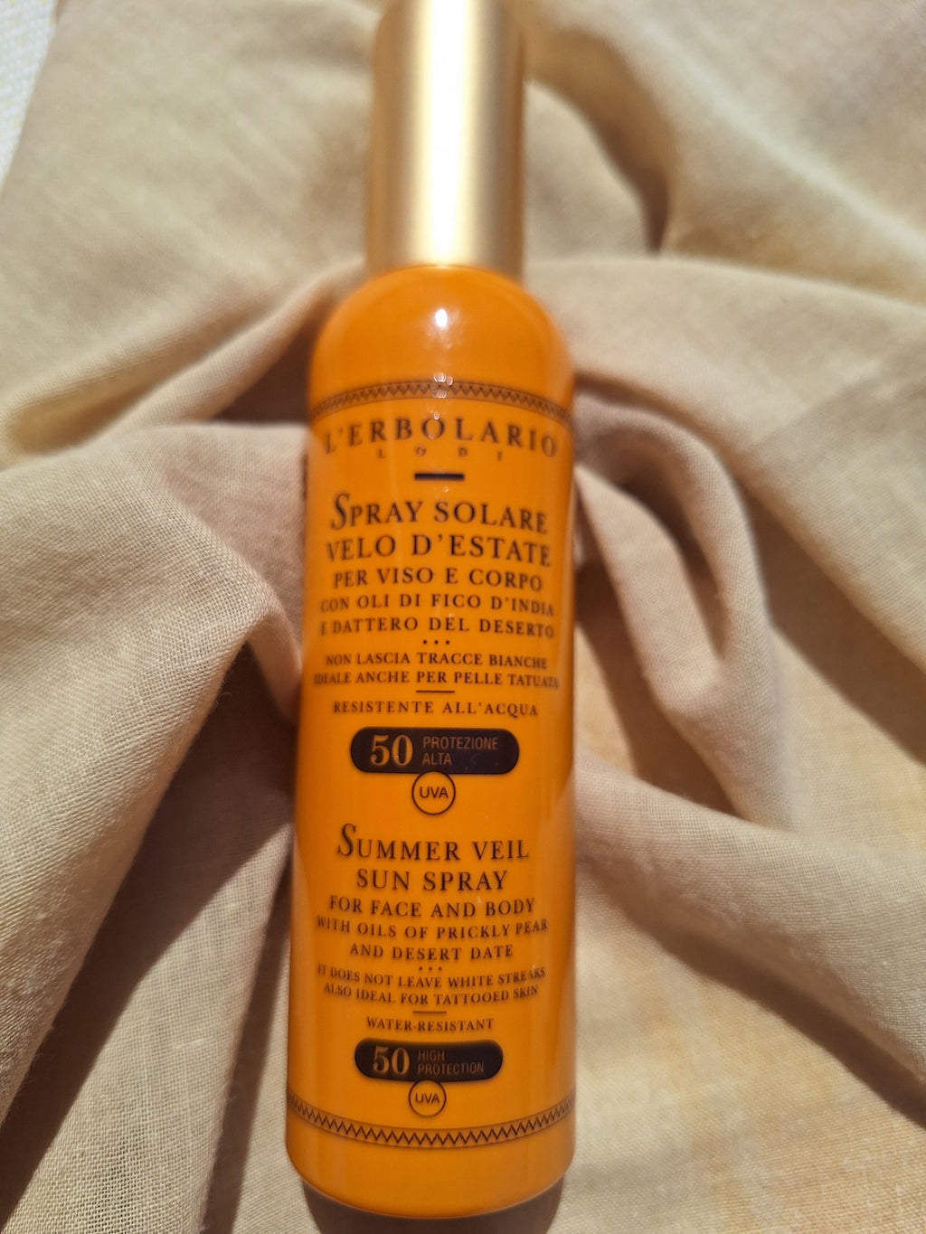 Spray Solare Velo d'Estate SPF 50 Protezione alta per viso e corpo. Con oli di Fico d'India e Dattero del Deserto